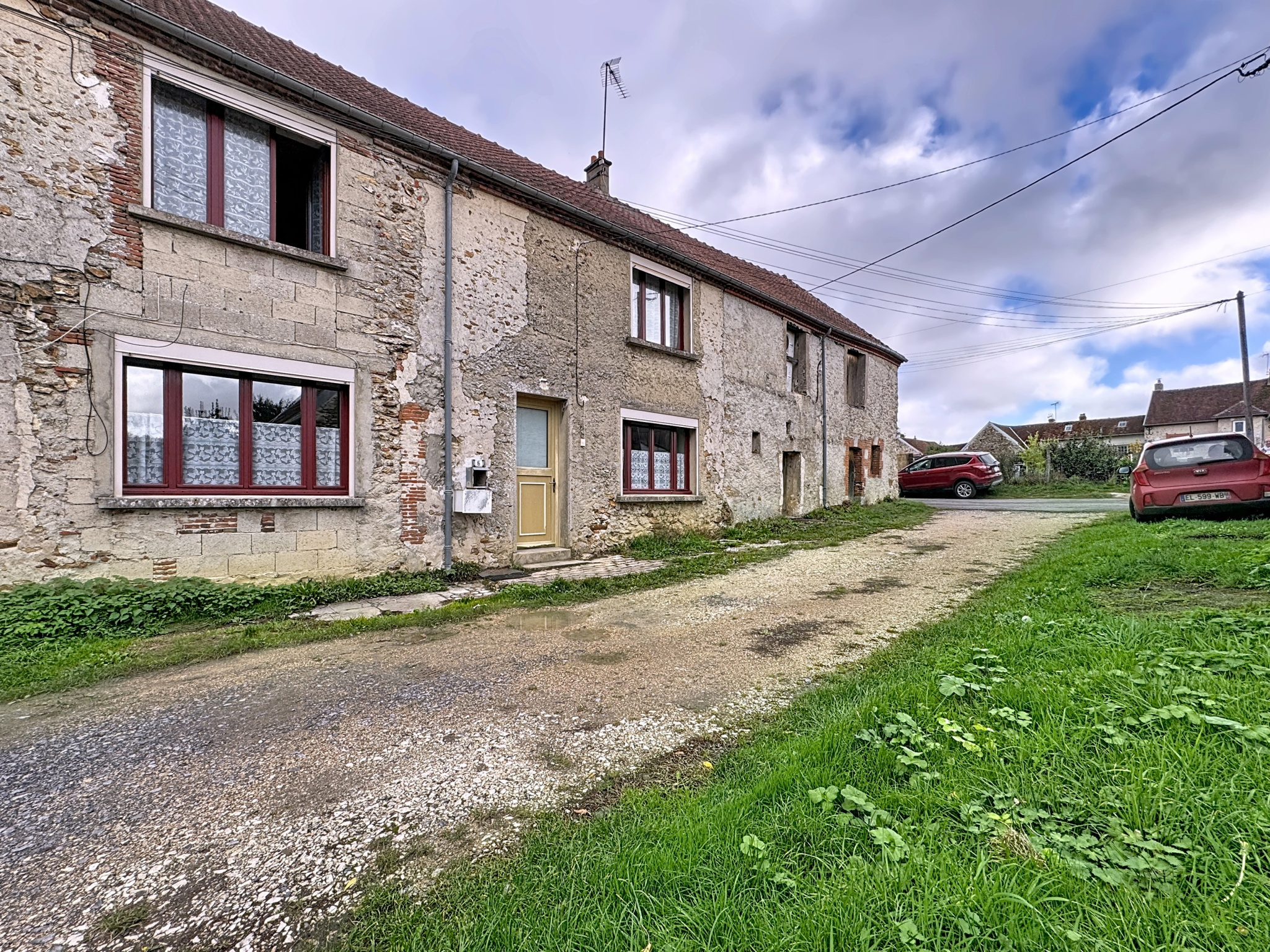 8 mins de Montmirail, Maison de pays